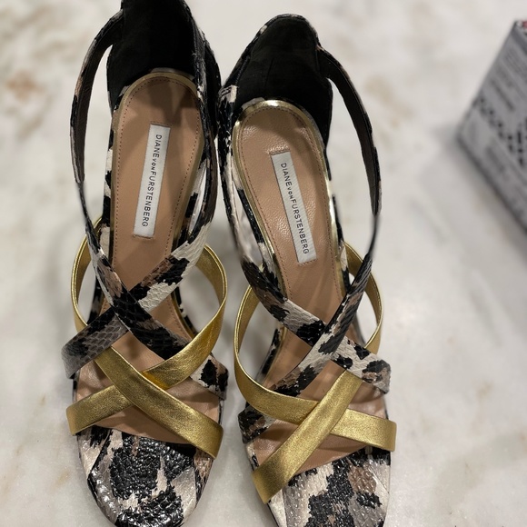 Designer DIANE vonFURSTENBERG DVF ibiza, gold/snow cheetah, lucite heel Sandal - Picture 2 of 8